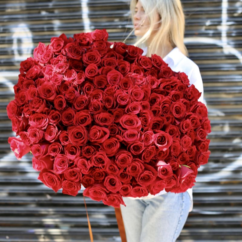 Luxury roses gift delivery Beverly Hills Los Angeles