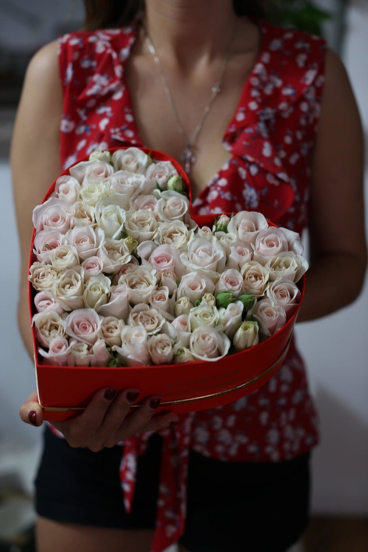 Box with roses - Los Angeles - Image 17 | Pink Clover Florist | Flower Delivery Los Angeles