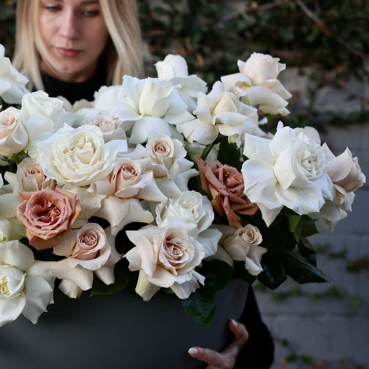 Luxury roses gift delivery Pacific Heights San Francisco