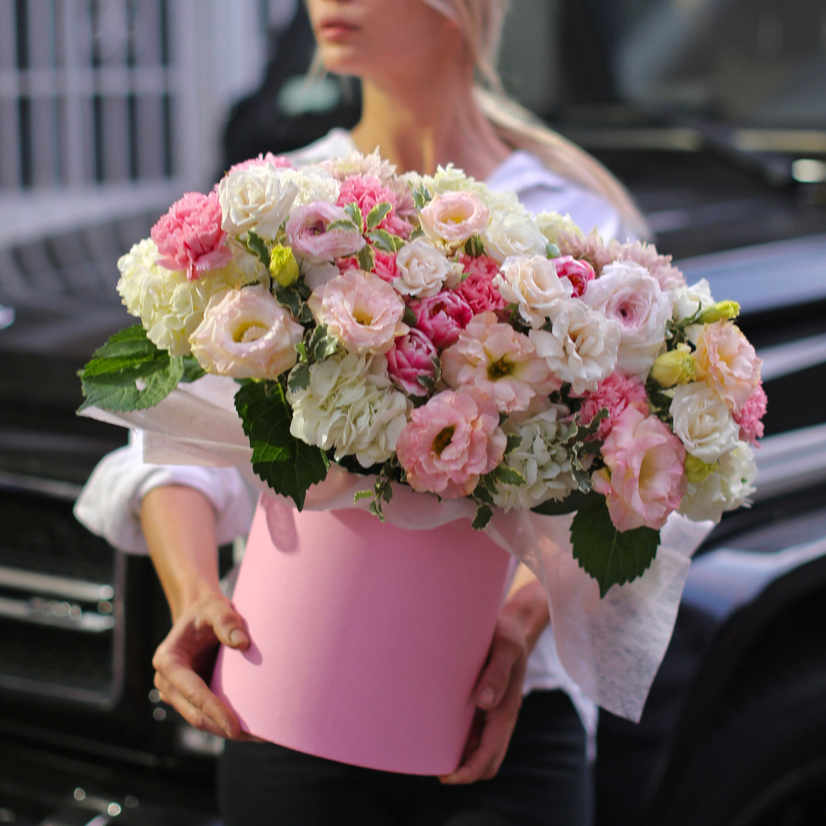 Luxury roses spray roses gift delivery West Hollywood Los Angeles