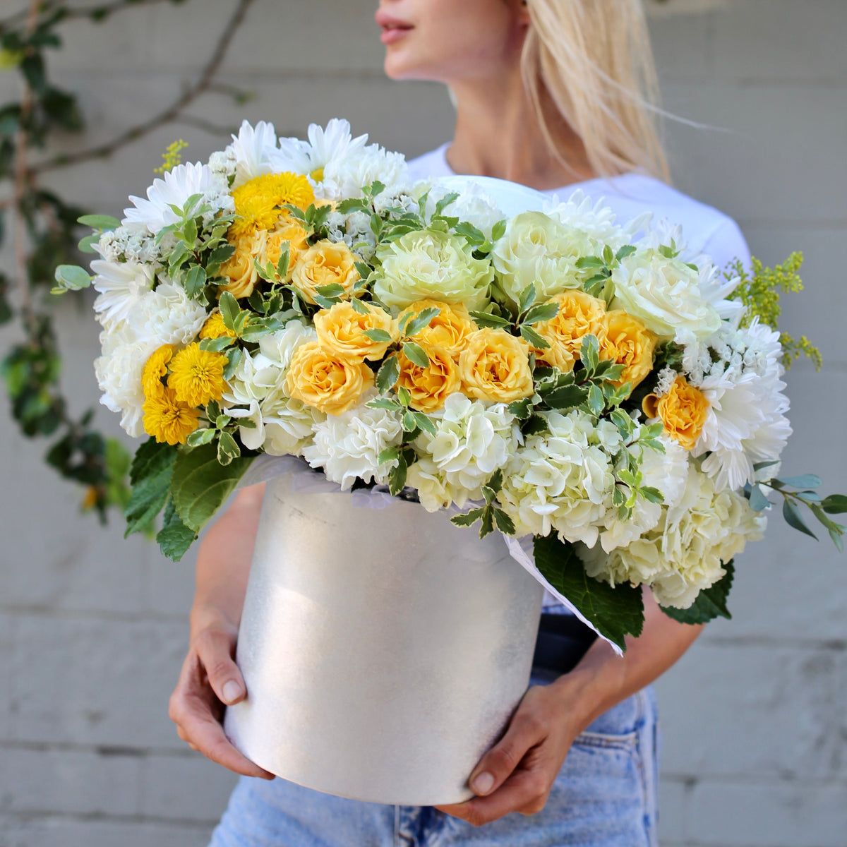 Luxury roses gift delivery West Hollywood Los Angeles