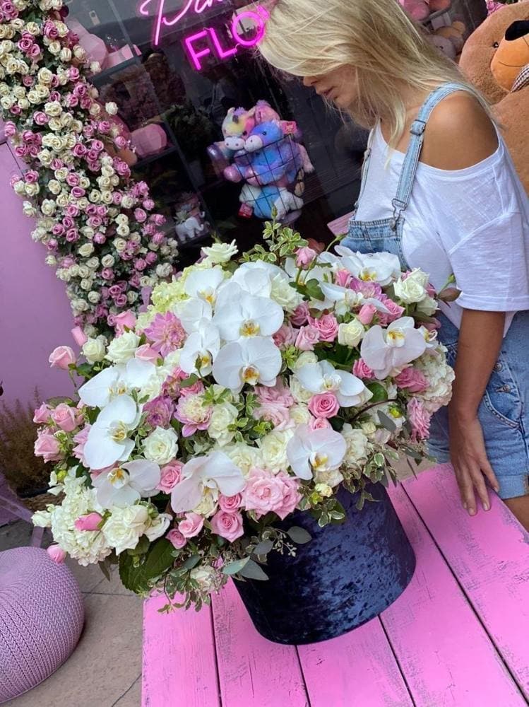 Luxury phalaenopsis orchids pink roses gift delivery West Hollywood Los Angeles