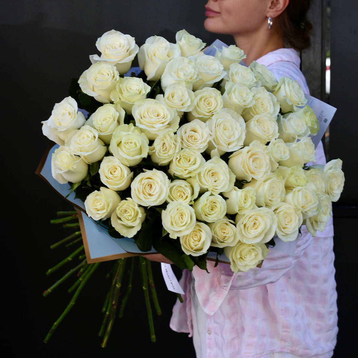 Luxury roses gift delivery West Hollywood Los Angeles
