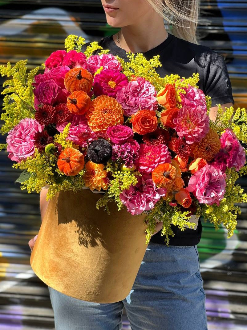 Luxury hot pink garden roses yellow roses gift delivery Beverly Hills Los Angeles