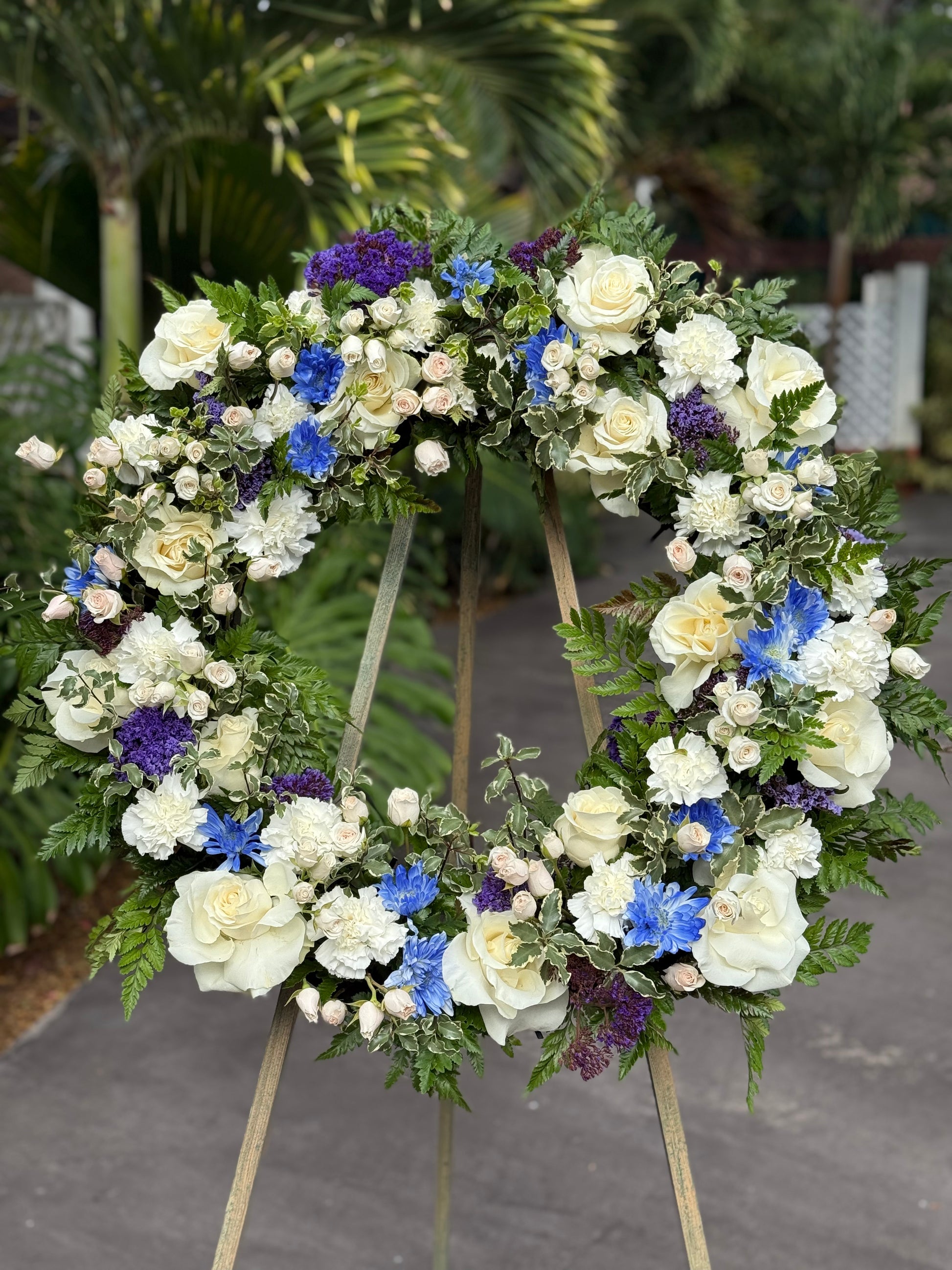 Circle Spray Blue fresh seasonal flowers same-day delivery Honolulu