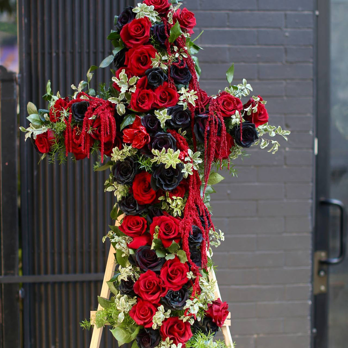 Luxury roses bouquet gift delivery Santa Monica Los Angeles