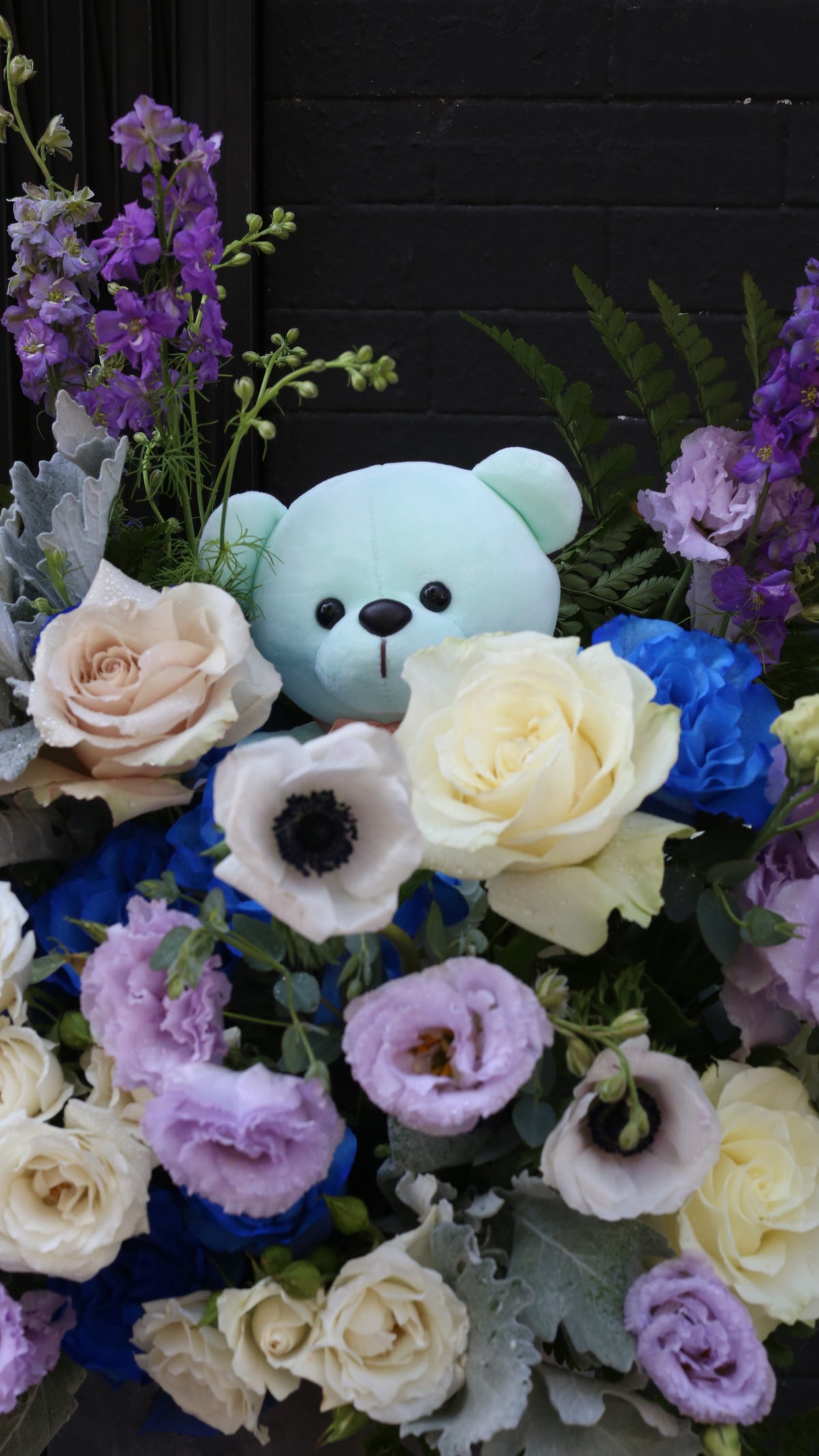 Luxury roses spray roses gift delivery West Hollywood Los Angeles