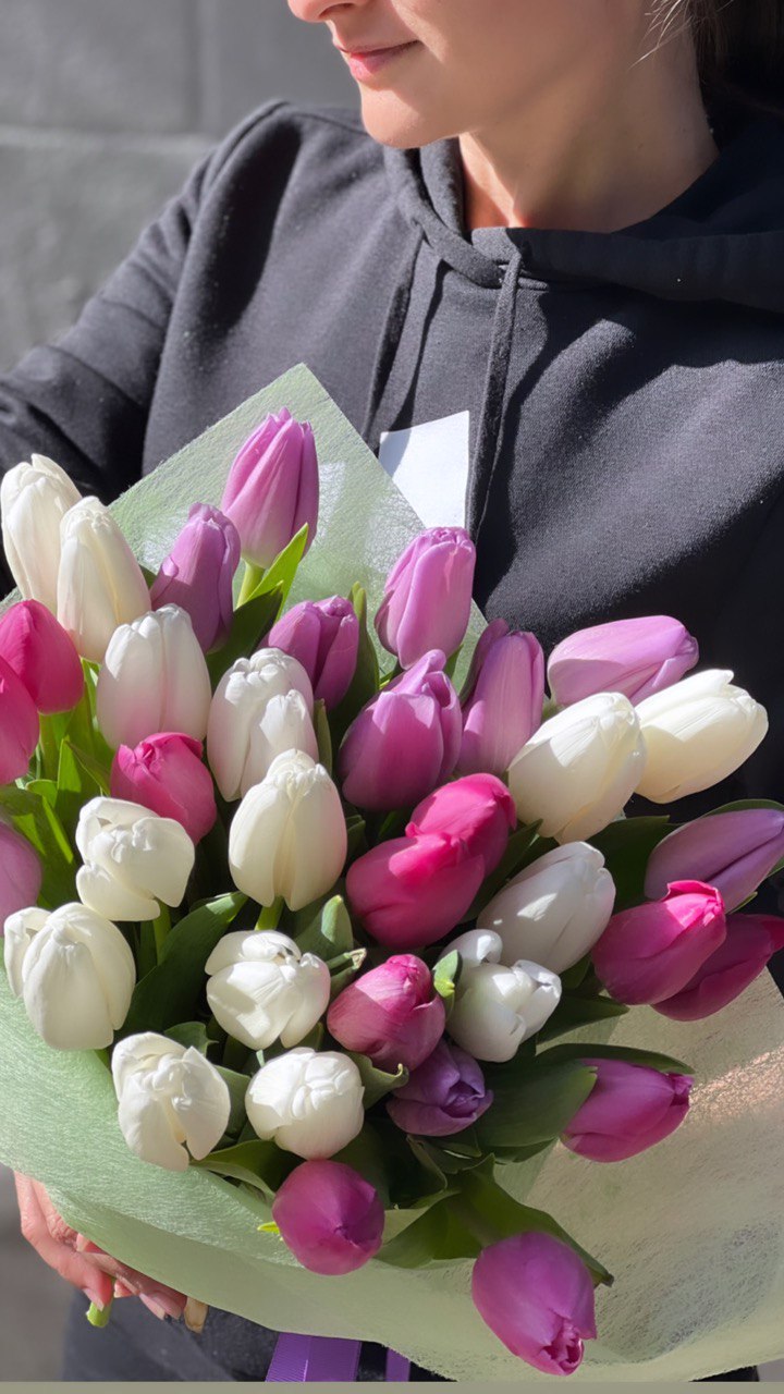 Luxury tulips gift delivery Beverly Hills Los Angeles
