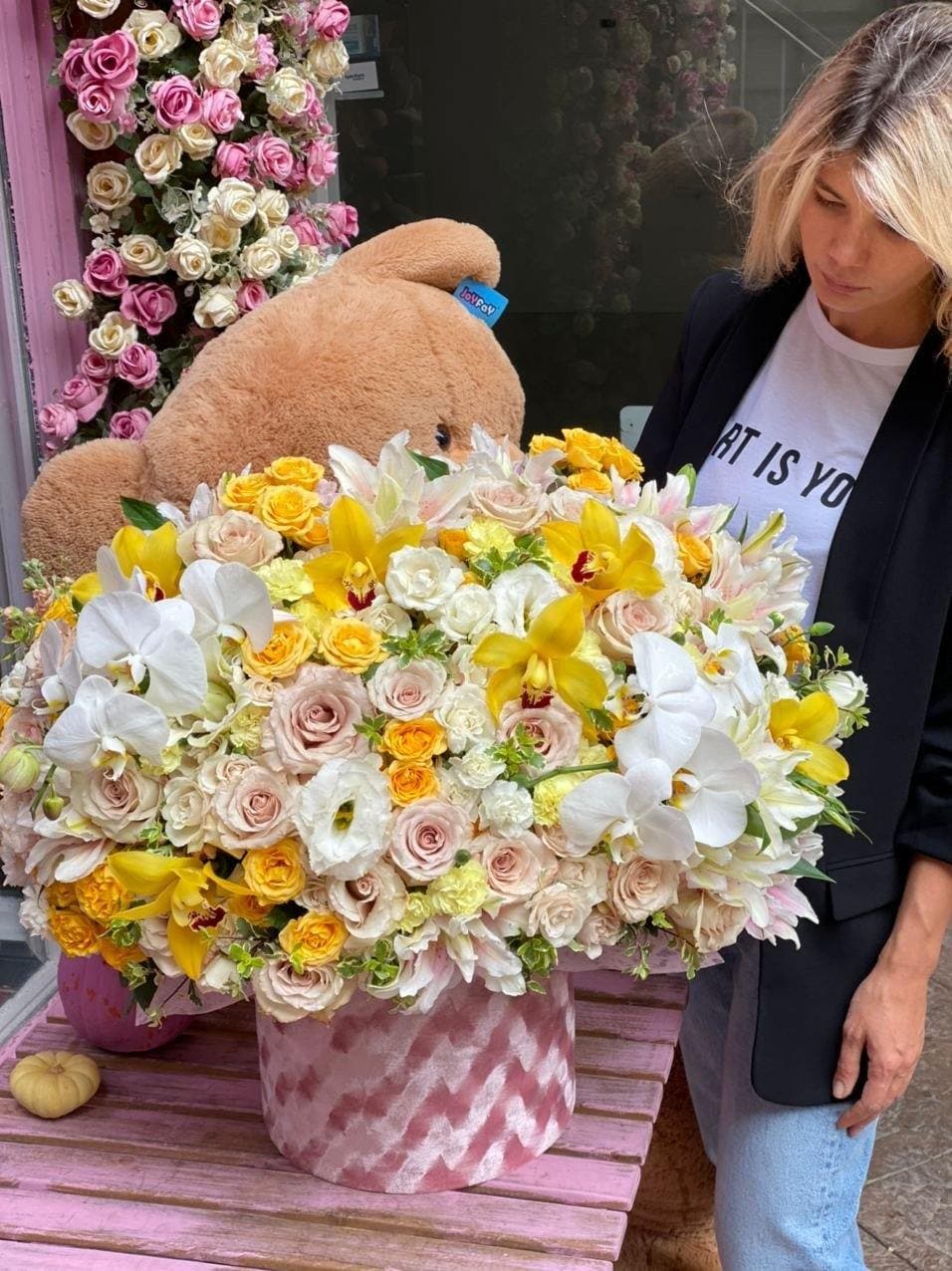 Arleta flower arrangement Beverly Hills Los Angeles florist