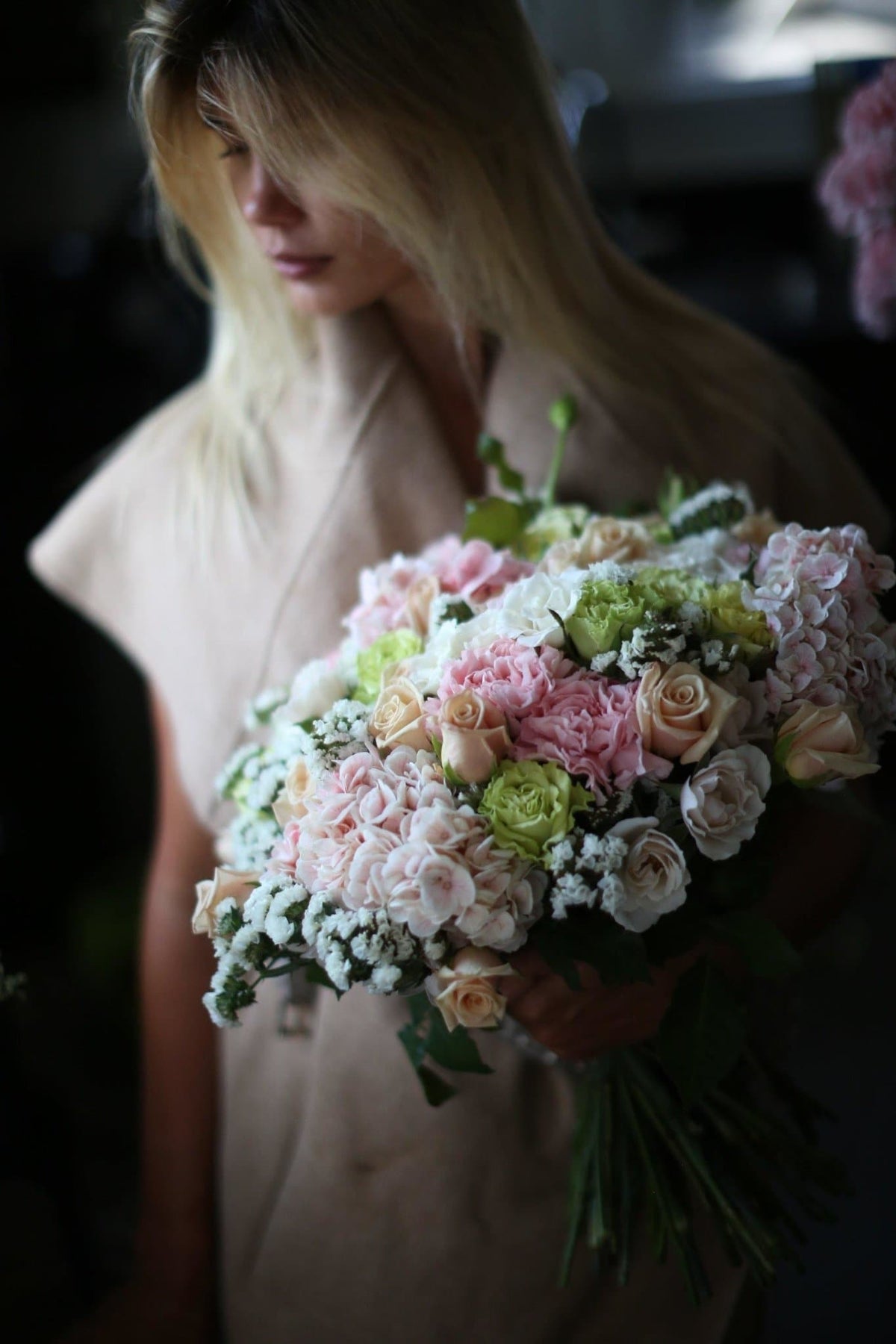 Ava roses hydrangeas same-day delivery Los Angeles