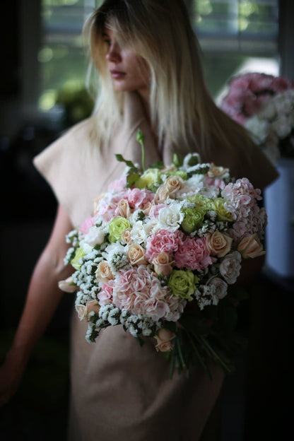 Luxury roses hydrangeas gift delivery West Hollywood Los Angeles