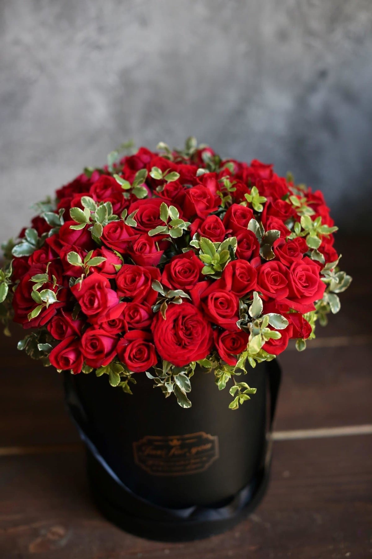Luxury roses gift delivery Santa Monica Los Angeles