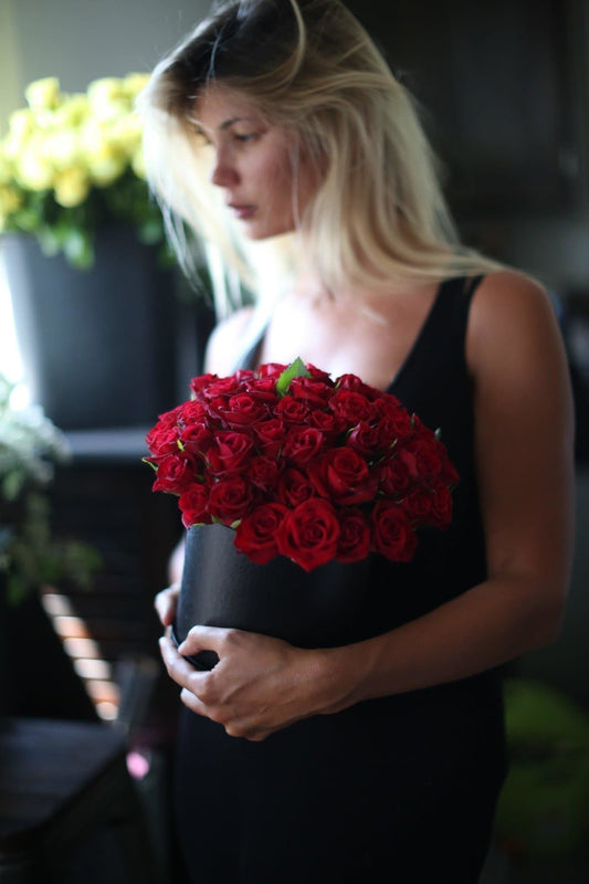 box with red roses roses same-day delivery Los Angeles