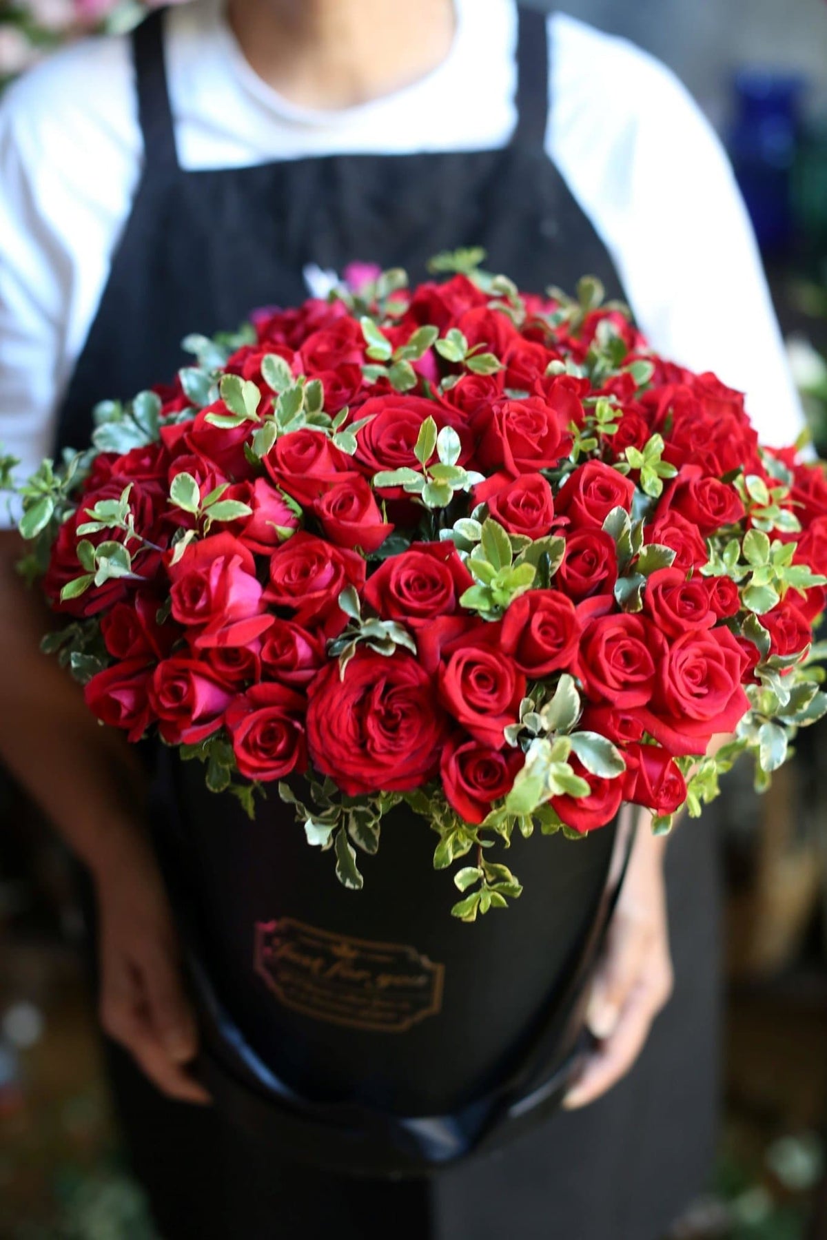 box with red roses - Los Angeles - Image 6 | Pink Clover Florist | Flower Delivery Los Angeles