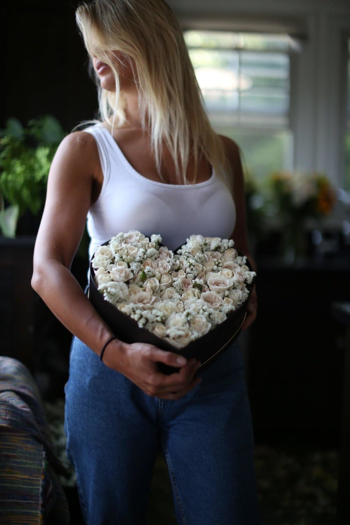 Luxury roses gift delivery Beverly Hills Los Angeles