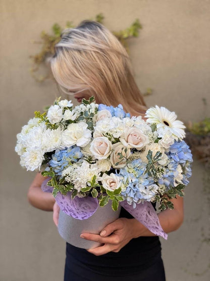 Luxury roses hydrangeas gift delivery Beverly Hills Los Angeles