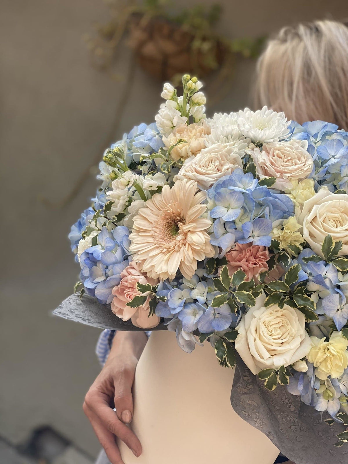 Luxury roses hydrangeas gift delivery West Hollywood Los Angeles