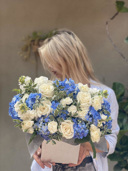 Luxury roses hydrangeas gift delivery West Hollywood Los Angeles