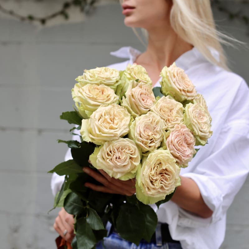 Luxury roses gift delivery West Hollywood Los Angeles