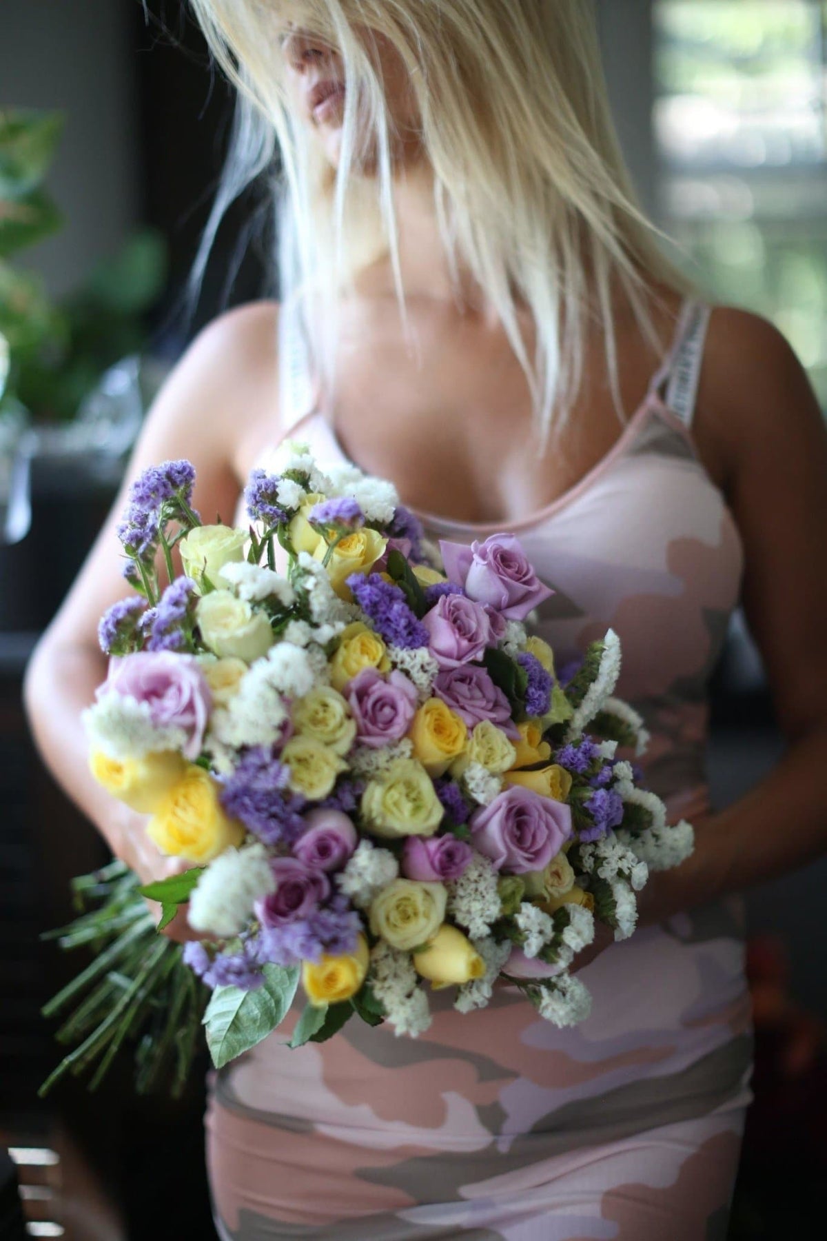 Luxury roses gift delivery West Hollywood Los Angeles