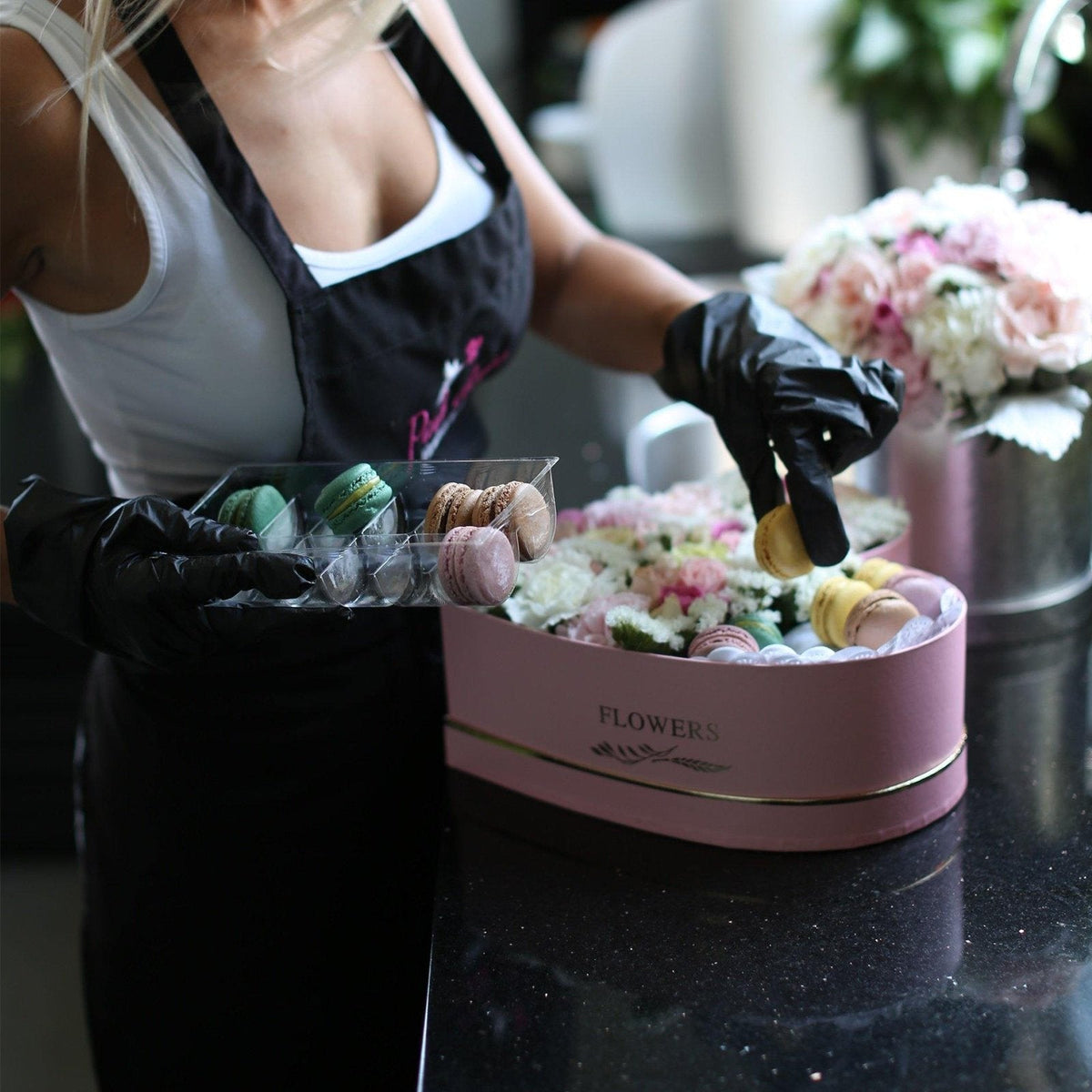 Luxury fresh seasonal flowers gift delivery Waikiki Honolulu