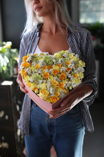 Luxury spray roses statice gift delivery SOMA San Francisco
