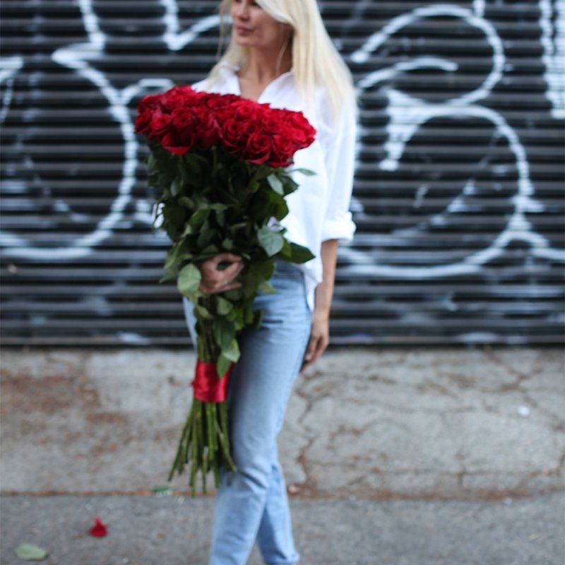 Elegant long-stemmed red roses in a sophisticated presentation, ideal for anniversaries and luxury gifting