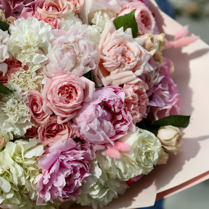 Luxury garden roses spray roses gift delivery West Hollywood Los Angeles
