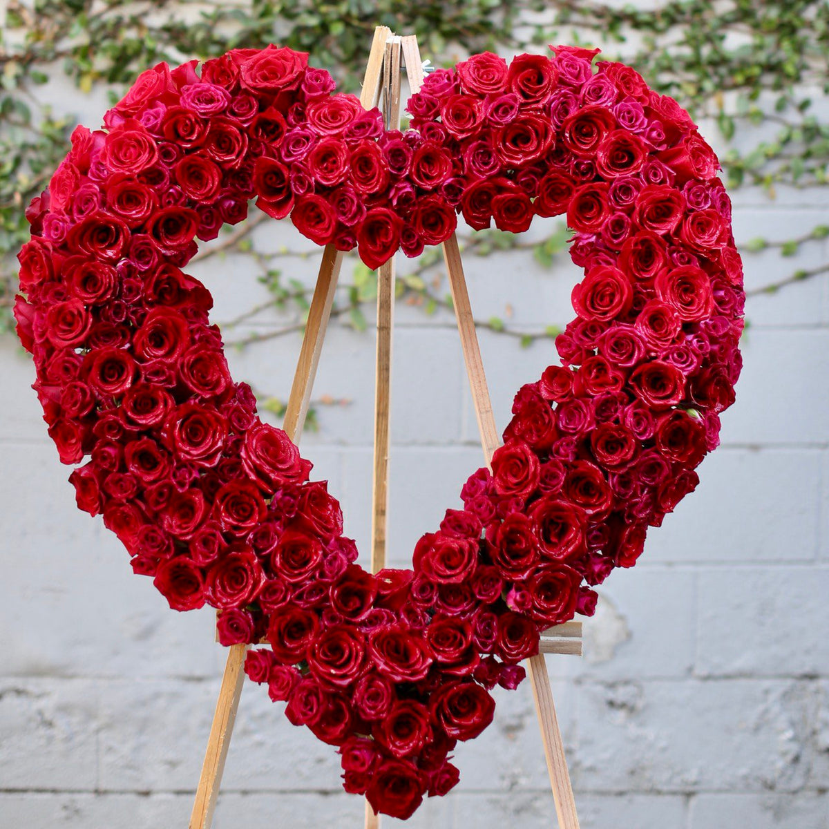 Luxury red roses white roses gift delivery Beverly Hills Los Angeles