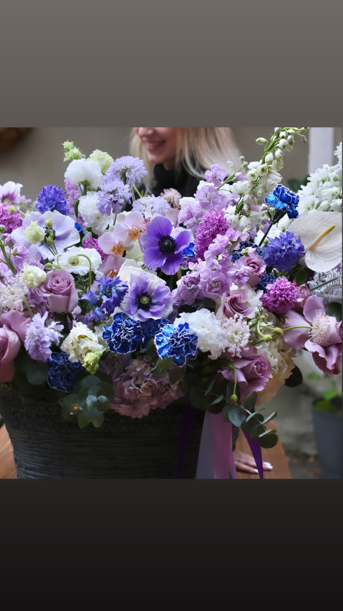 Luxury garden roses spray roses gift delivery Beverly Hills Los Angeles