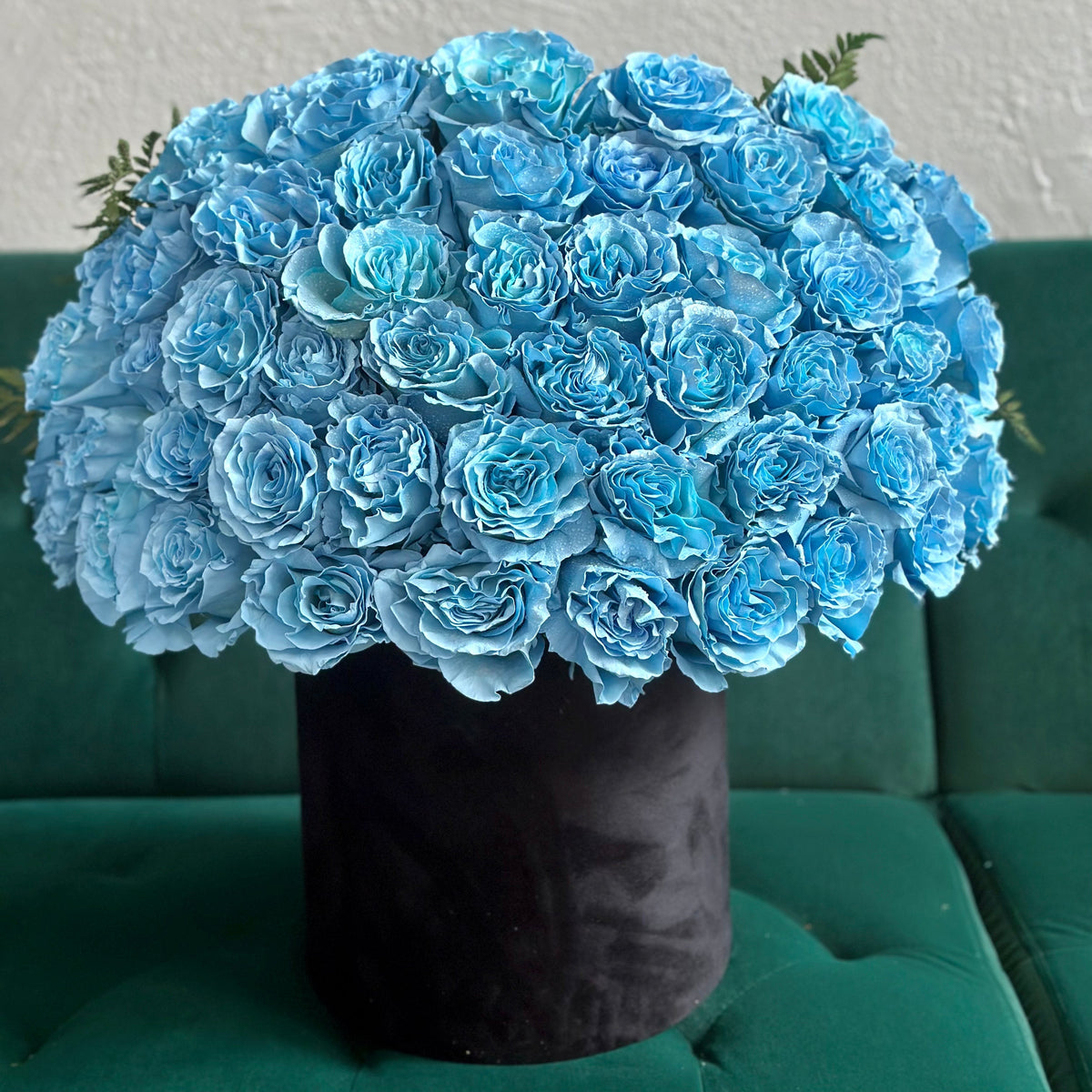 Luxury roses gift delivery West Hollywood Los Angeles