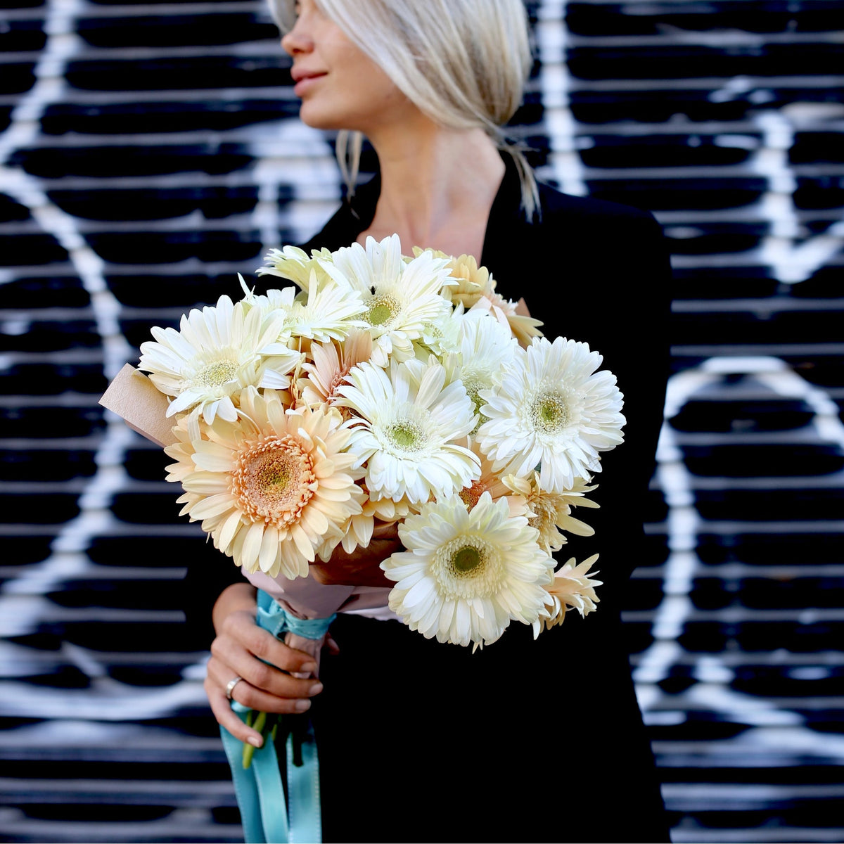Sandra roses spray roses same-day delivery Los Angeles
