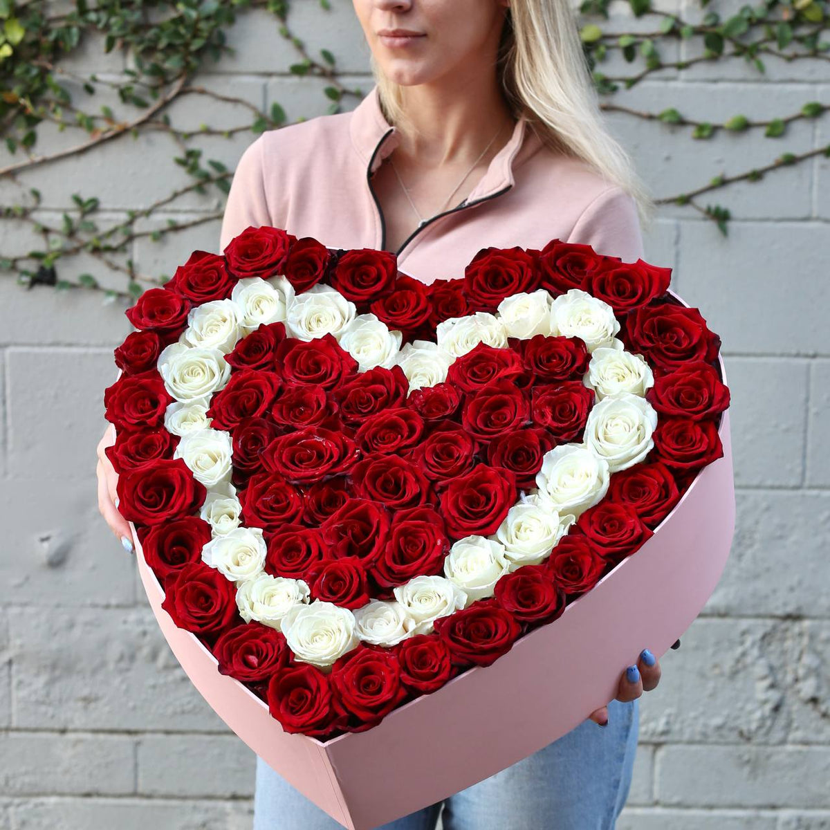 Luxury roses gift delivery Beverly Hills Los Angeles