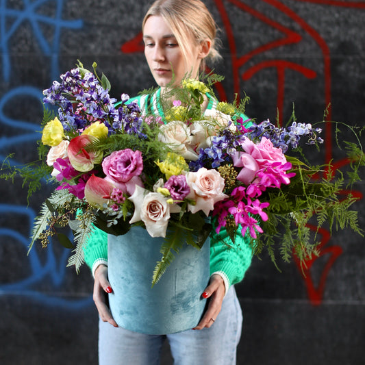 Bright box garden roses spray roses same-day delivery Los Angeles