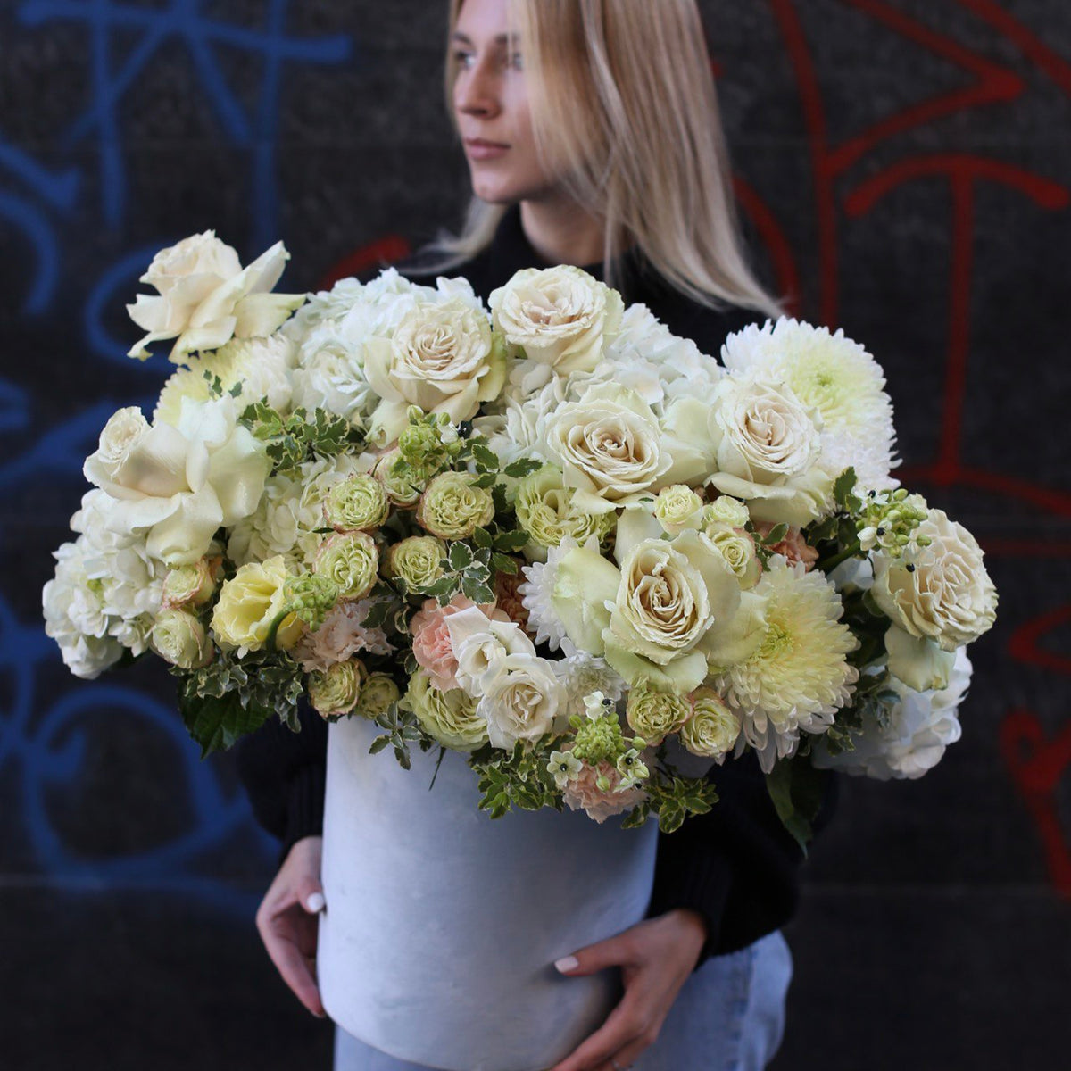 Ficta garden roses spray roses same-day delivery Los Angeles