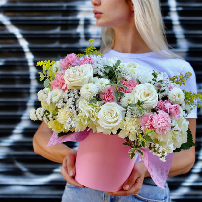 Luxury roses carnations gift delivery West Hollywood Los Angeles