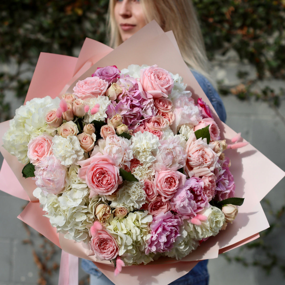 Milana garden roses spray roses same-day delivery Los Angeles