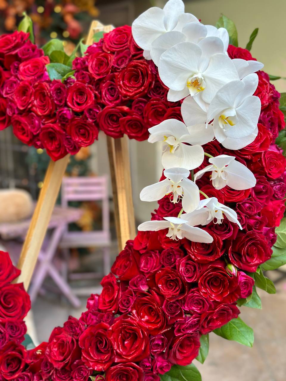 Luxury red roses white roses gift delivery West Hollywood Los Angeles