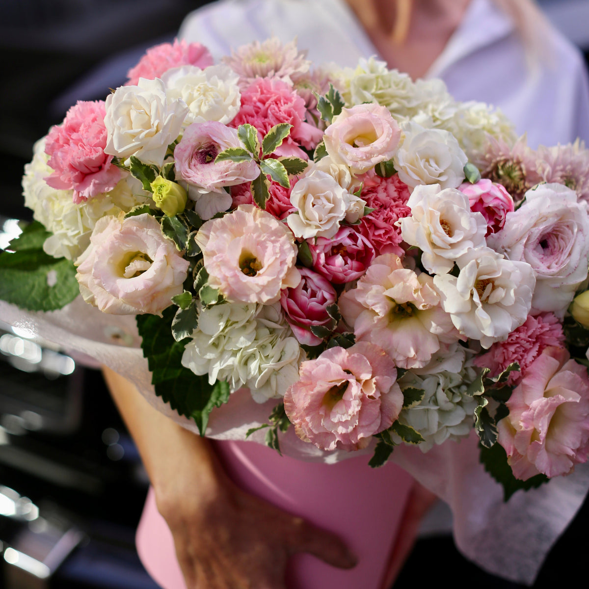 Luxury roses bouquet gift delivery Santa Monica Los Angeles