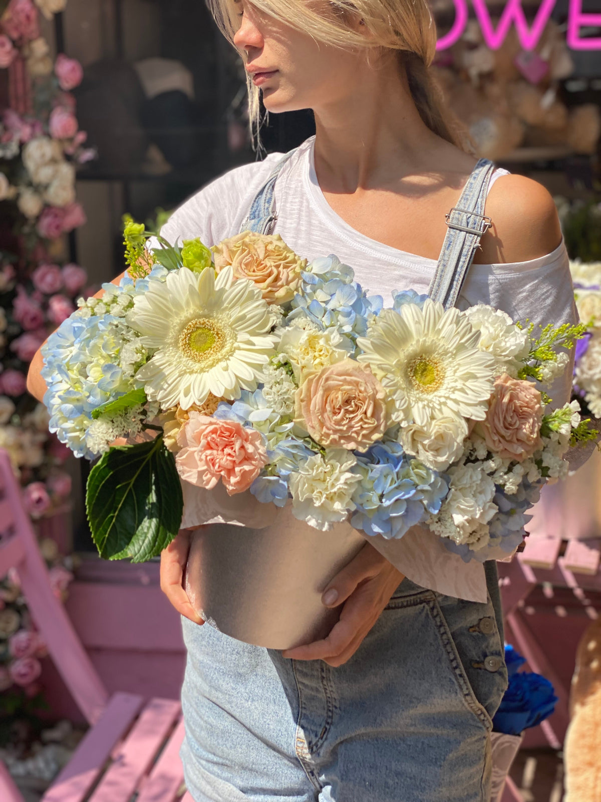 Daisy flower arrangement Beverly Hills Los Angeles florist