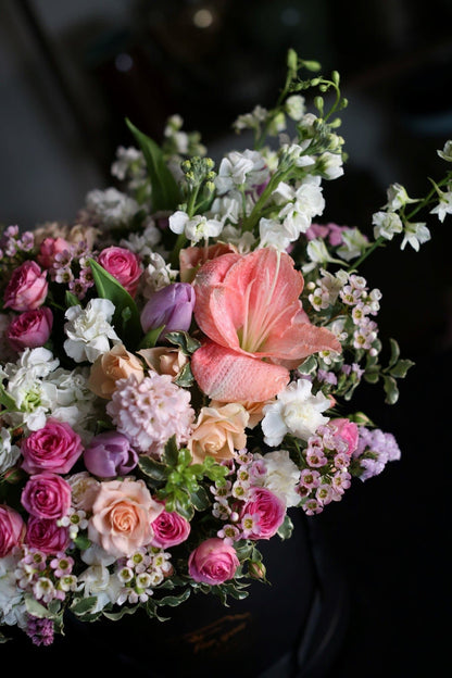 Luxury roses spray roses gift delivery Beverly Hills Los Angeles