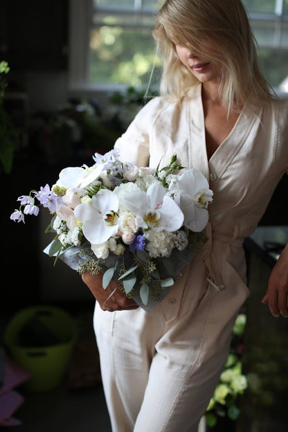 Lucie roses carnations same-day delivery Los Angeles