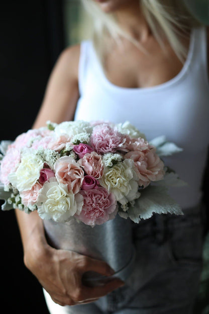 Luxury roses carnations gift delivery Oakland San Francisco