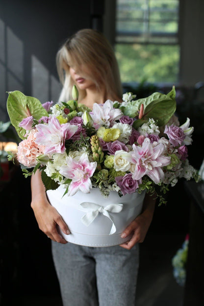 Meghan oriental lilies lavender roses same-day delivery Los Angeles