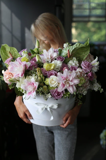 Luxury oriental lilies lavender roses gift delivery West Hollywood Los Angeles