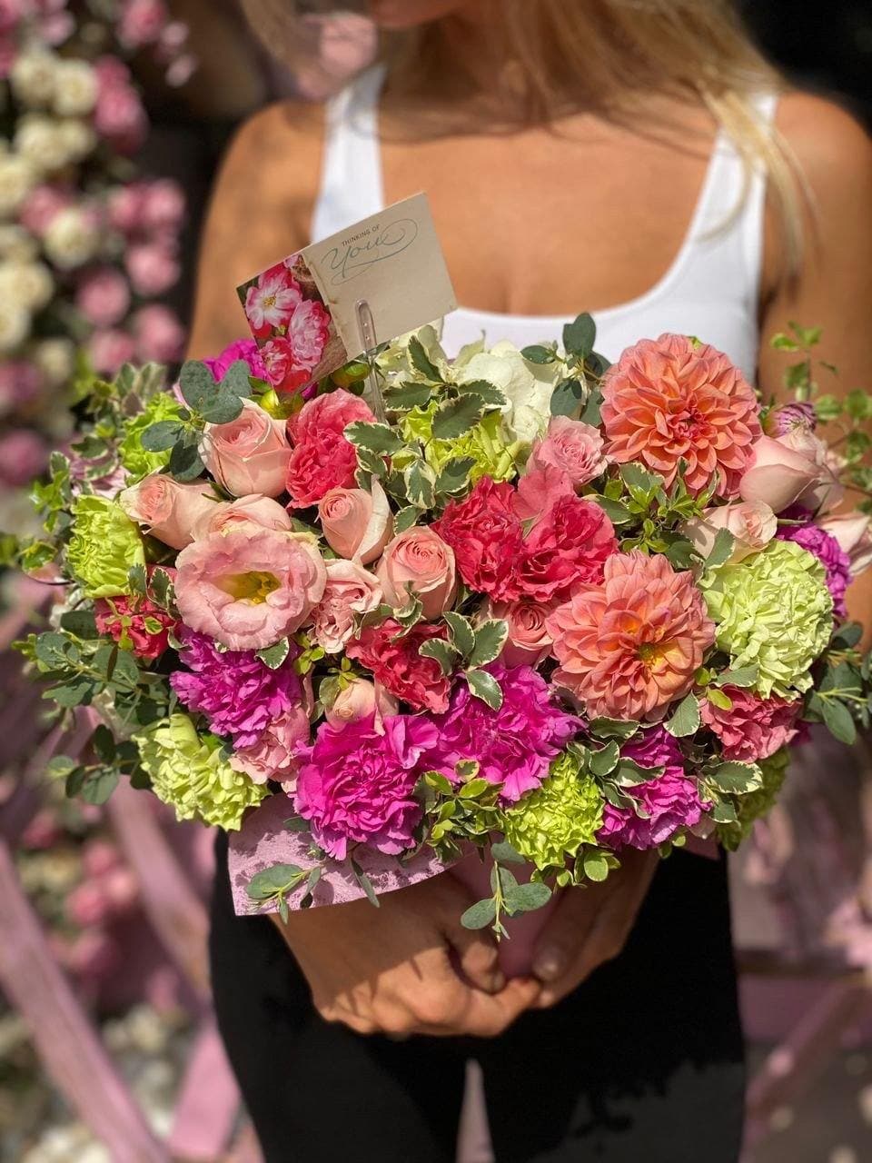 Luxury roses carnations gift delivery West Hollywood Los Angeles