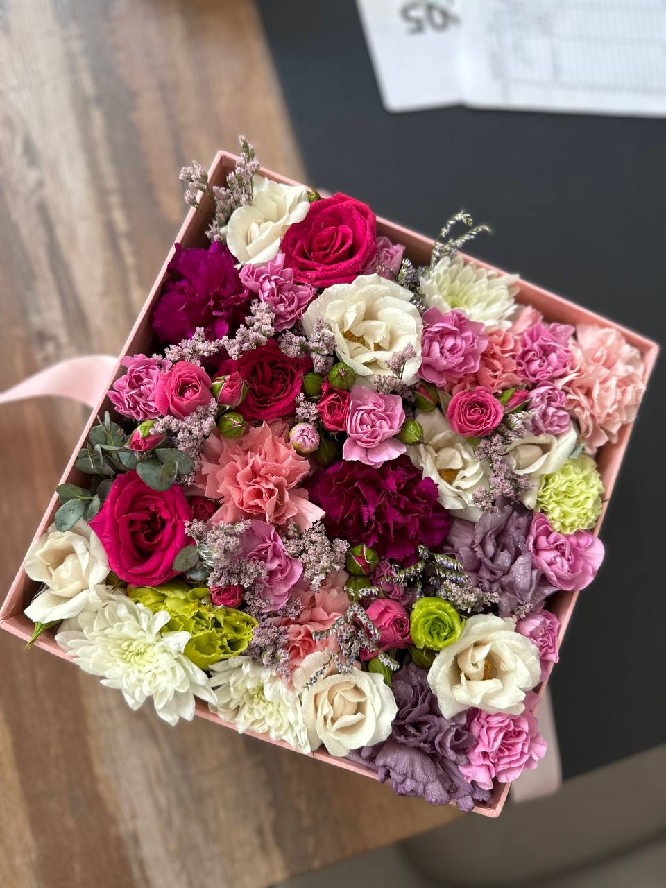 Summer square box roses same-day delivery Los Angeles