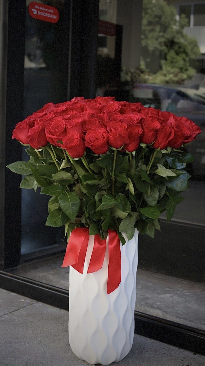 Ceramic vase roses same-day delivery Los Angeles