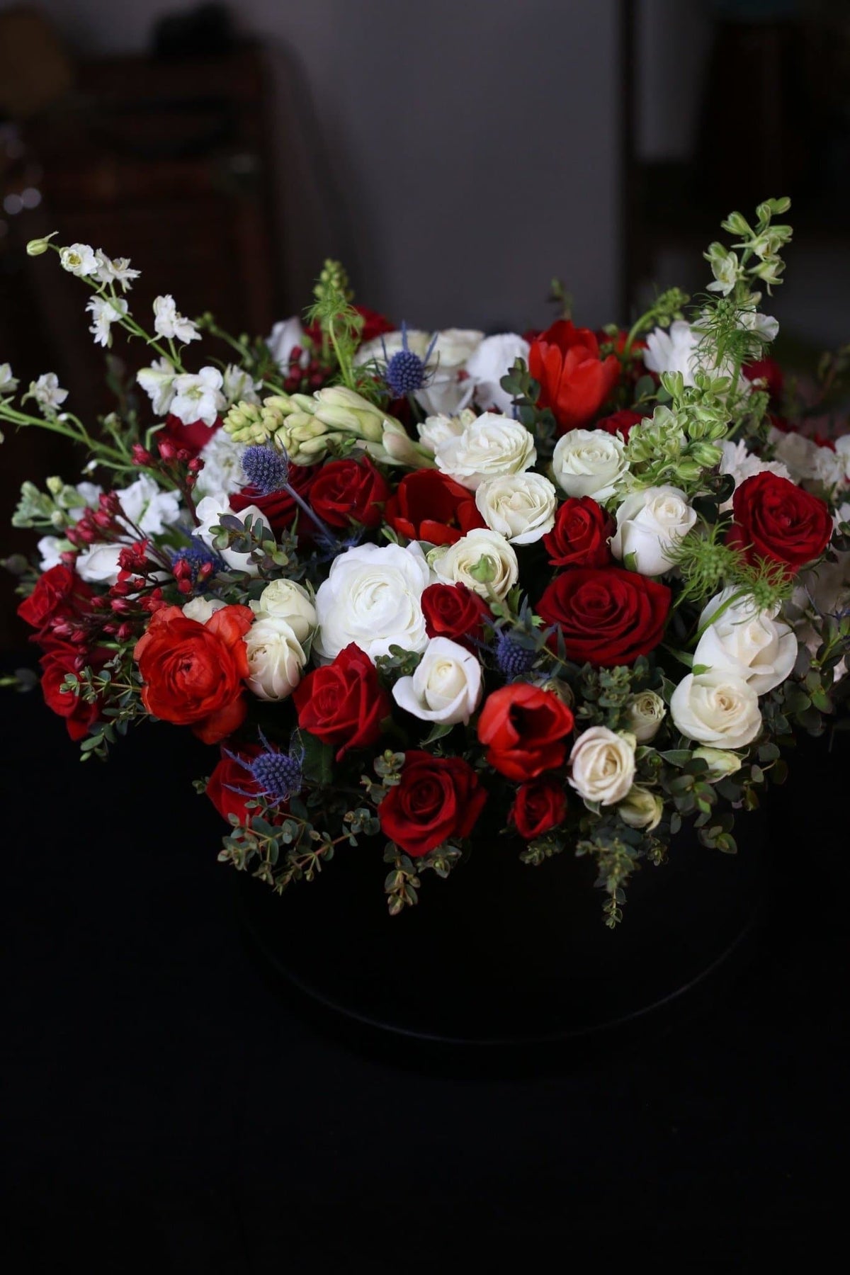 Luxury roses ranunculus gift delivery Beverly Hills Los Angeles