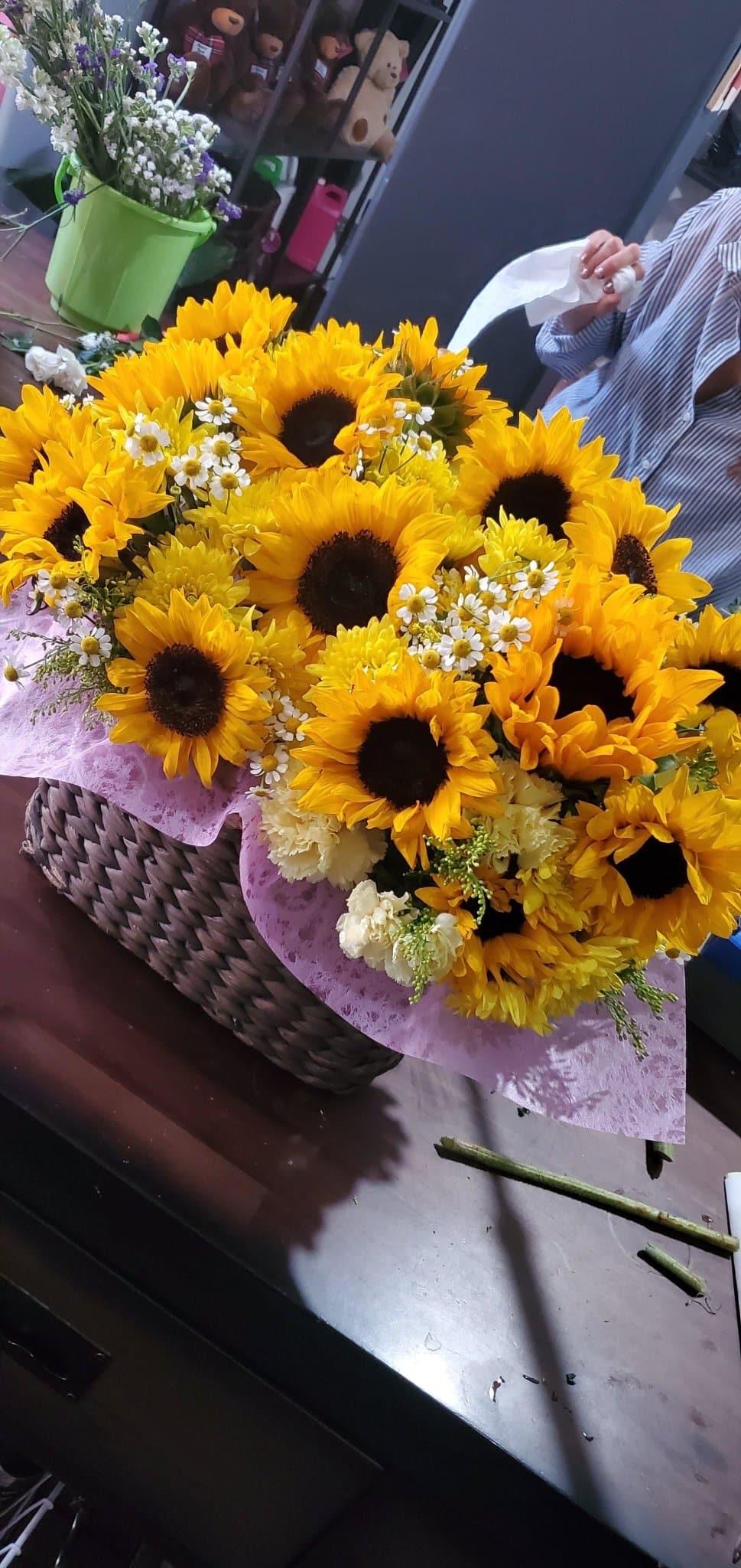 Luxury sunflowers gift delivery Santa Monica Los Angeles